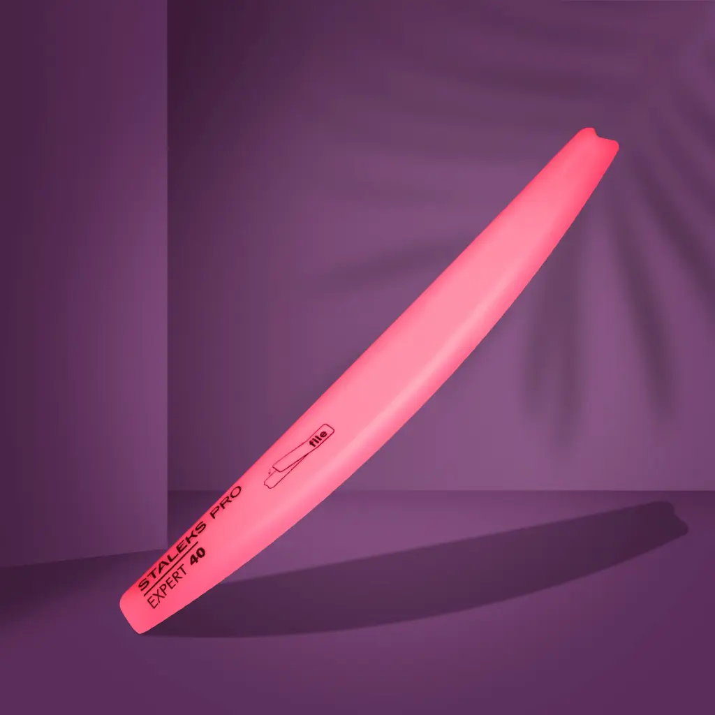 Slanted plastic nail file, crescent (base) Staleks Pro Expert 40 (Lima de uñas de plástico inclinada, media luna)